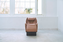 Load image into Gallery viewer, Massage Chair CIRC+
